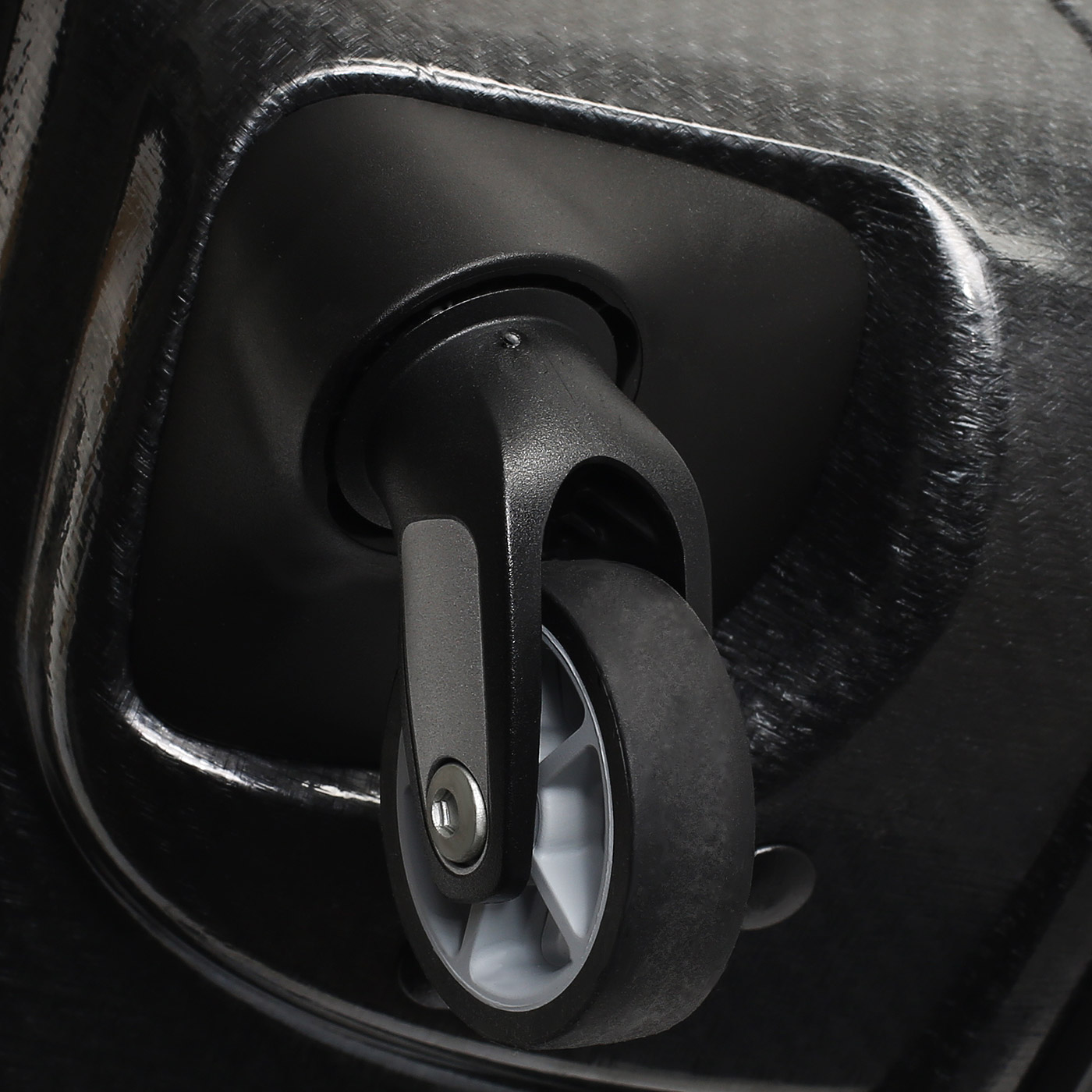 Большой чемодан из легкого пластика Samsonite Lite-Shock