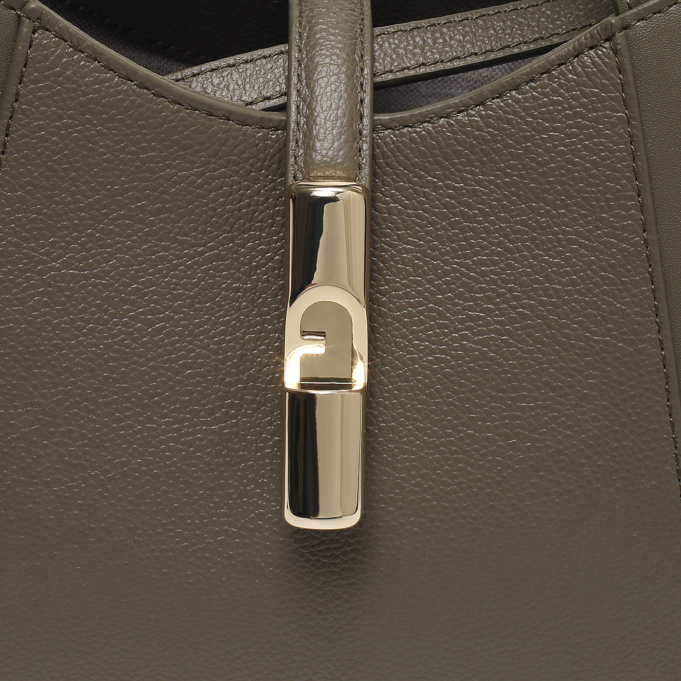 Кожаная сумка Furla Goccia