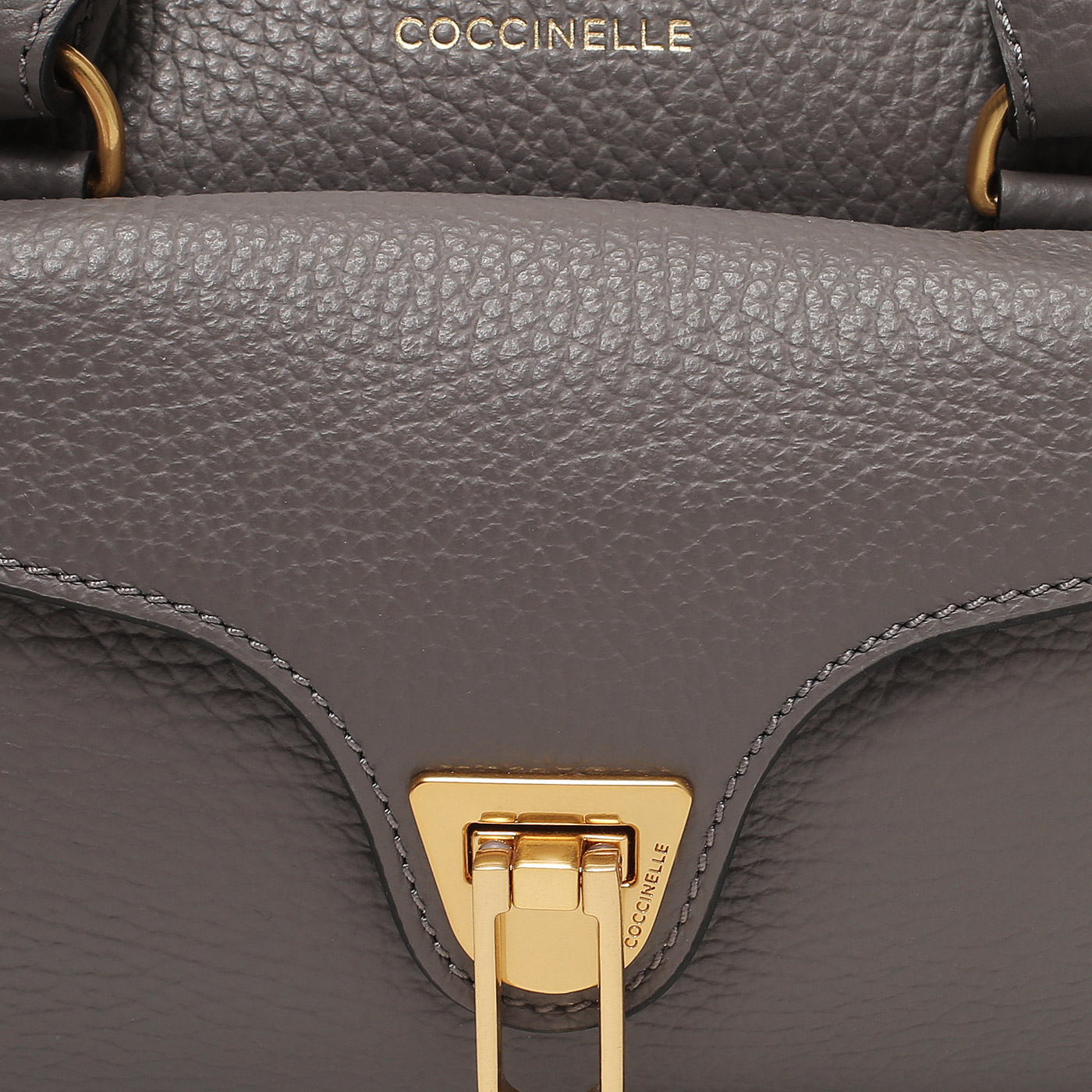 Кожаная сумка Coccinelle Beat Soft