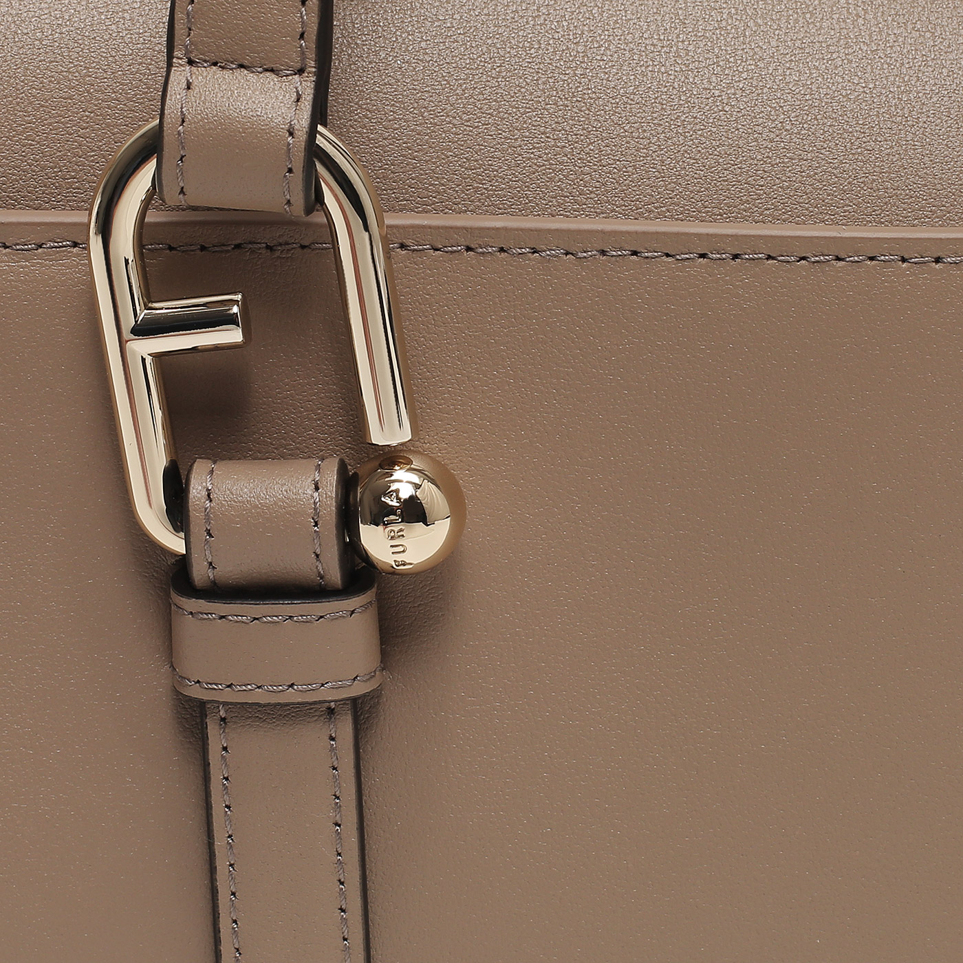 Кожаная сумка Furla Nuvola