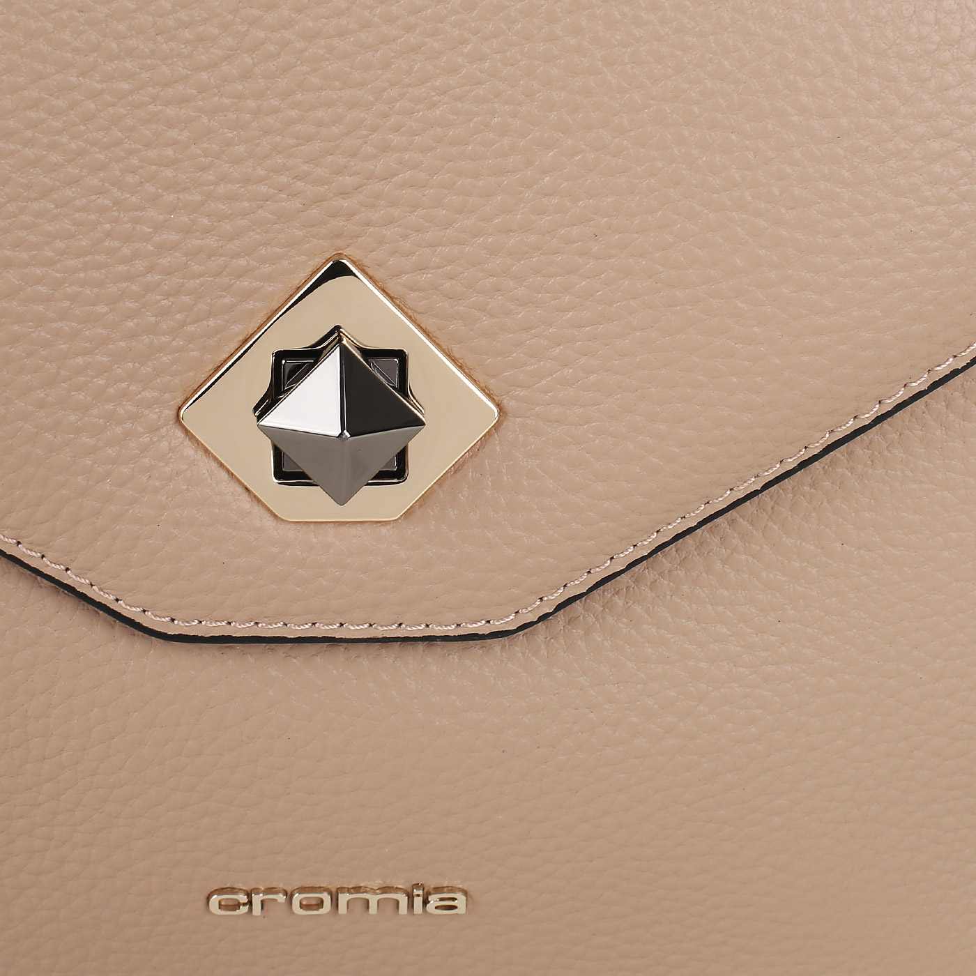 Зернистая сумка с цепочкой Cromia Mina