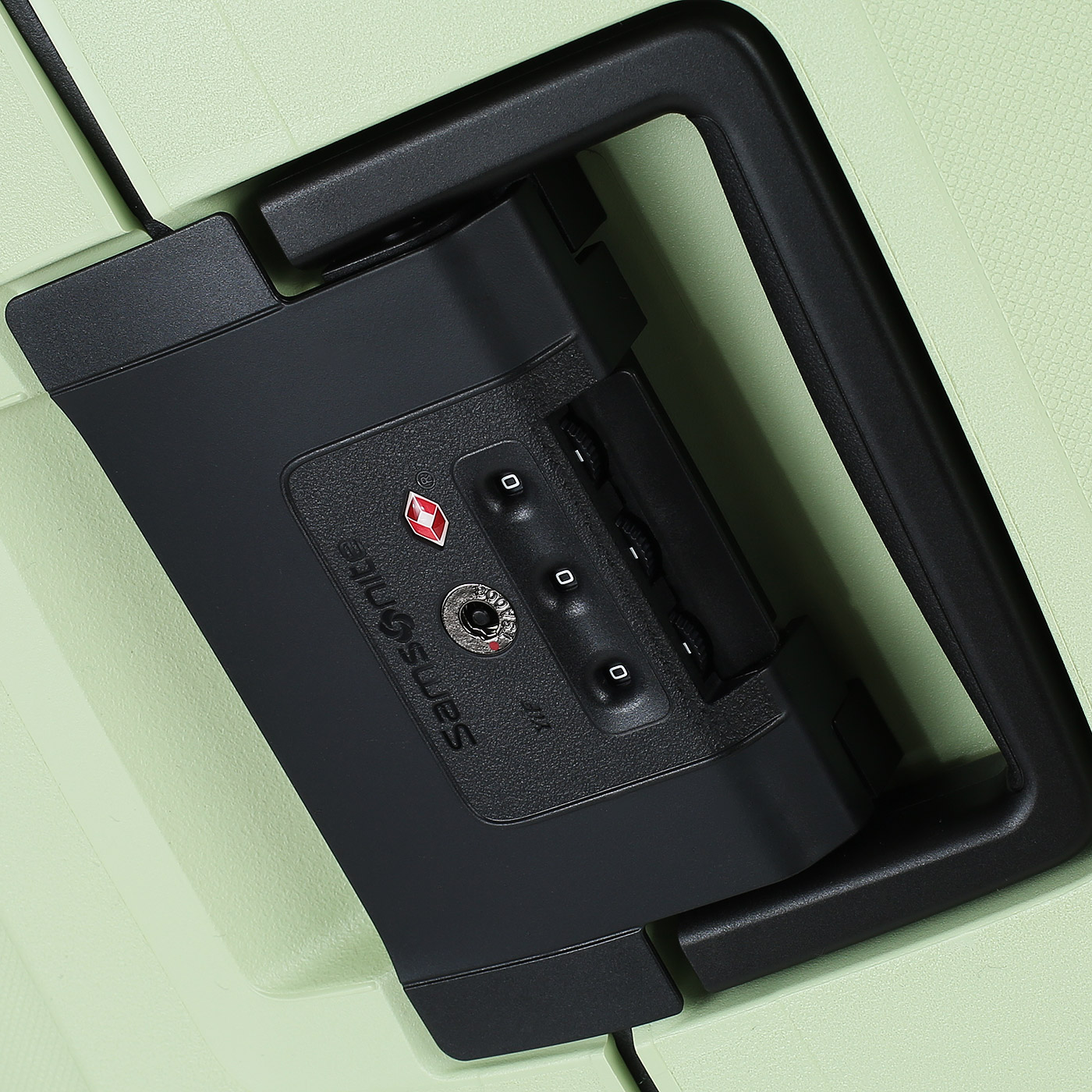 Чемодан большой L из полипропилена Samsonite Essens