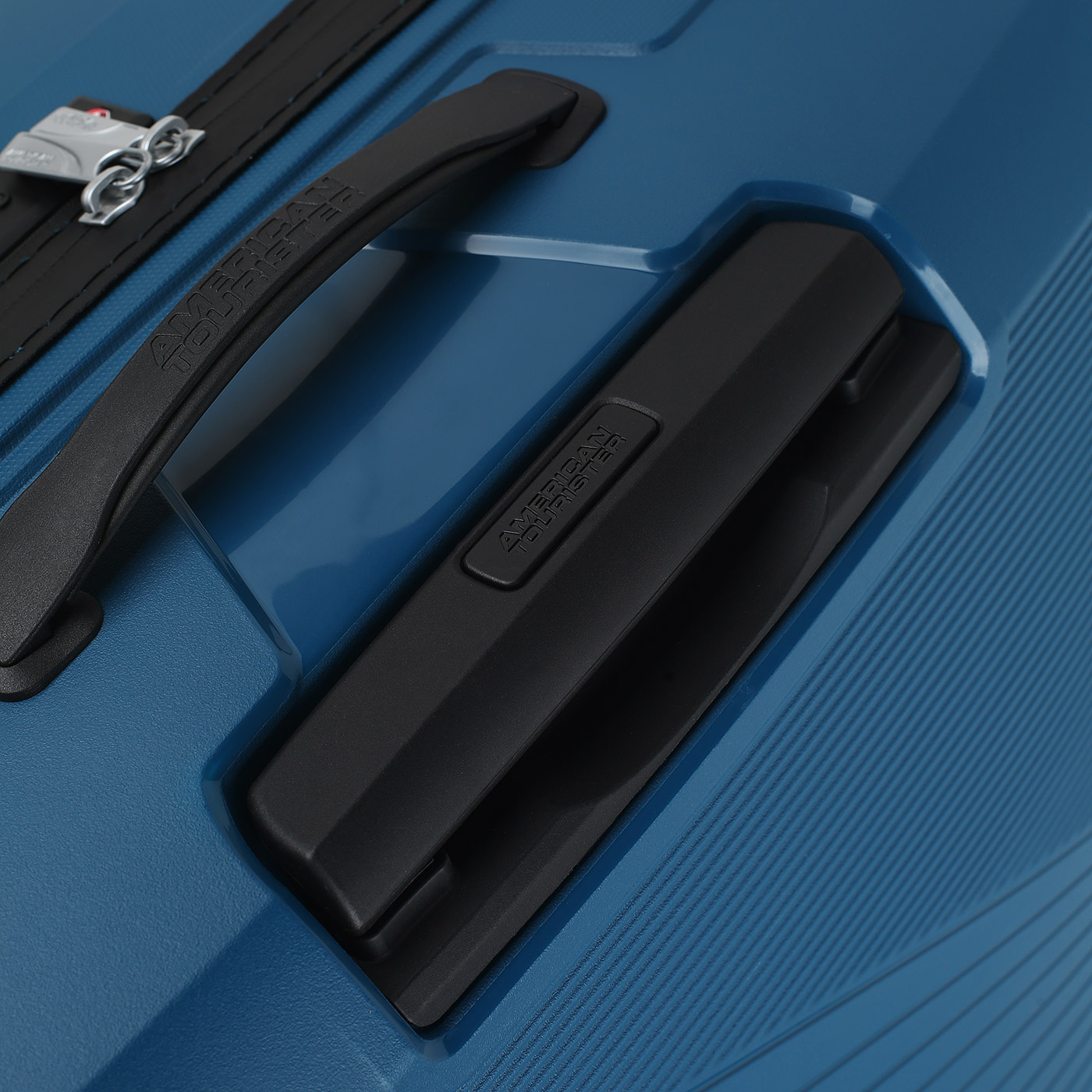 Чемодан большой L из полипропилена American Tourister Airconic